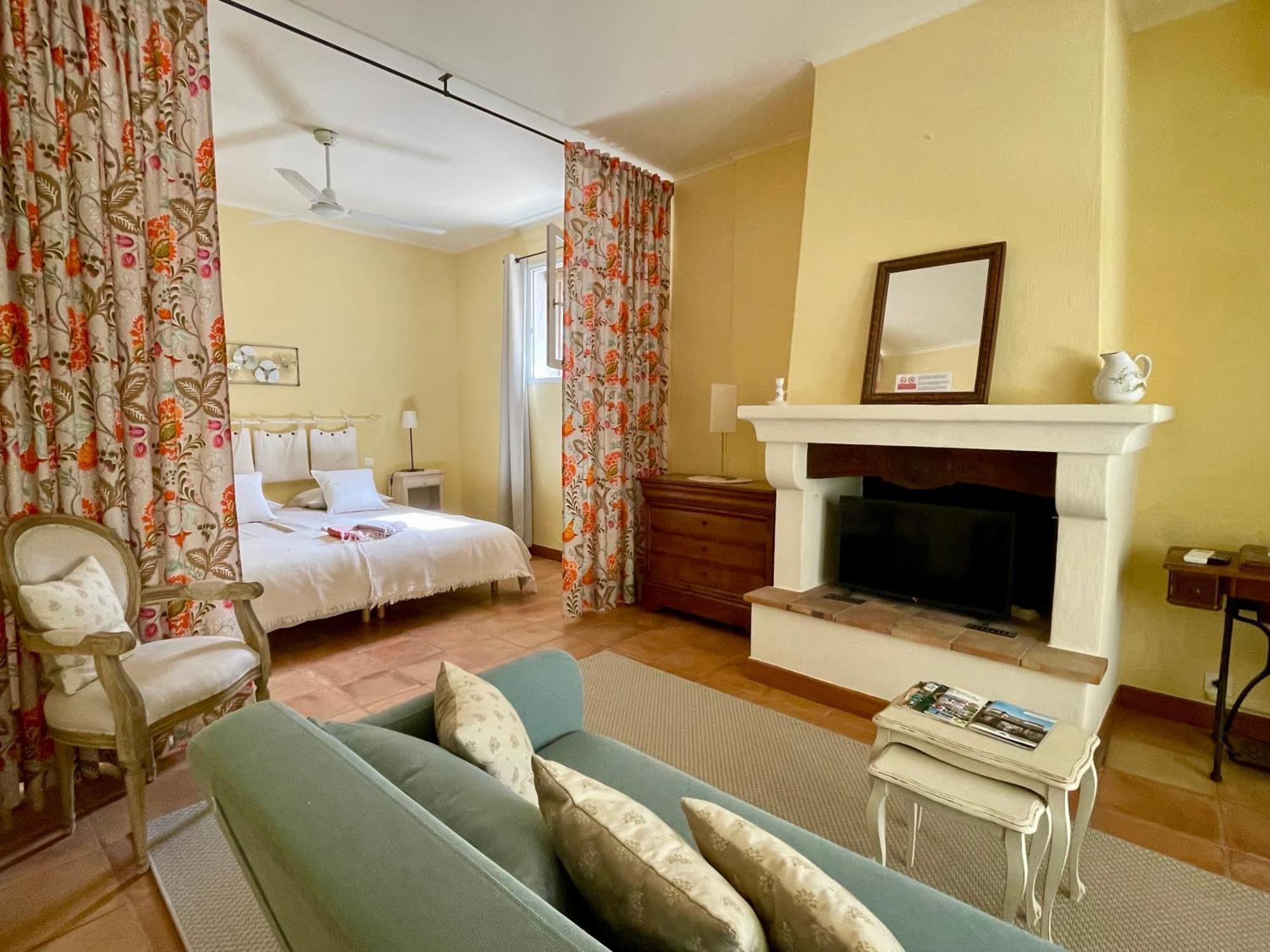 Villa Velleron Eksteriør billede
